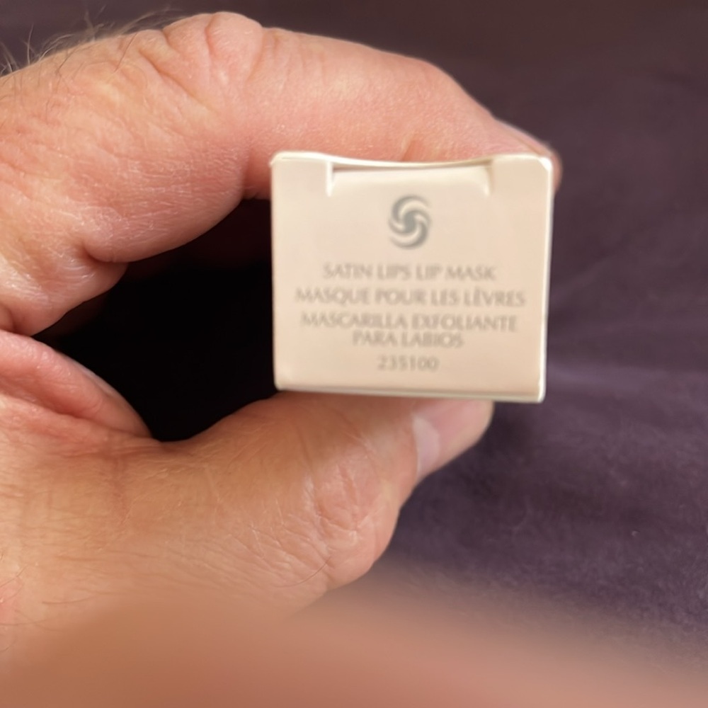 Mary Kay Satin Lip Mask - Picture 3 of 7